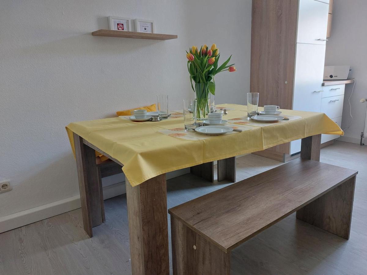 Schoene Zwei-Zimmer-Wohnung "W2" Mit 4 Einzelbetten Und Wlan In Zwenkau Bei Leipzig Im Neuseenland Exterior photo