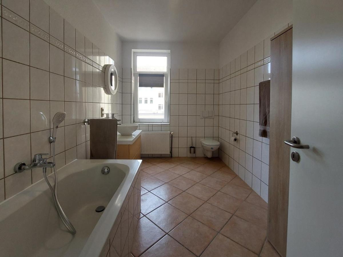 Schoene Zwei-Zimmer-Wohnung "W2" Mit 4 Einzelbetten Und Wlan In Zwenkau Bei Leipzig Im Neuseenland Exterior photo